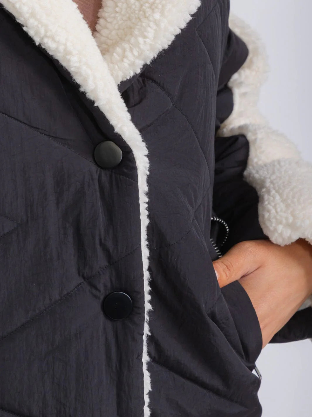 WOMEN'S LONG SLEEVE FRONT POCKET BUTTON UP PLAID SHACKET